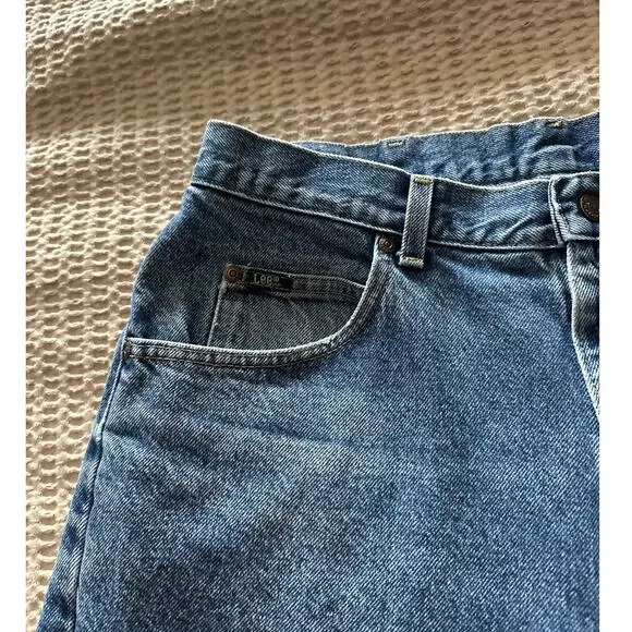 Vintage 90s Lee Riders High Waisted Medium Wash Denim Shorts - Size 34 - Picture 2 of 7